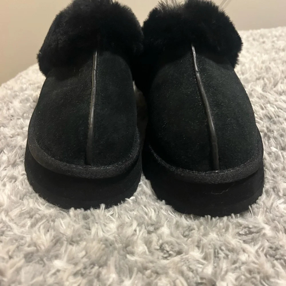 UGG Black Women's Slippers - Picture 4 of 9